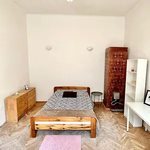 Проживание в семье Bedroom Near The Bus And Train Station, Краков